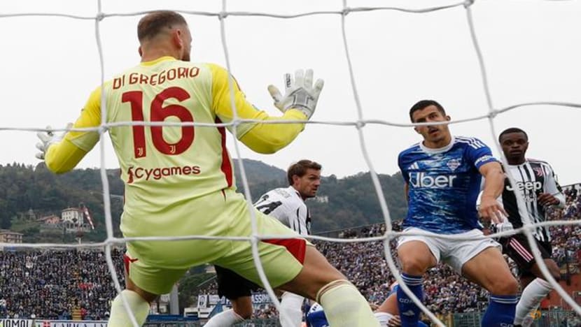 Juventus slump to defeat at Como as winless run continues
