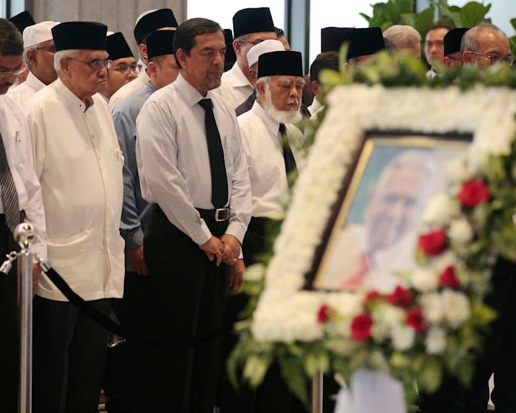 Young and old bid goodbye to S R Nathan