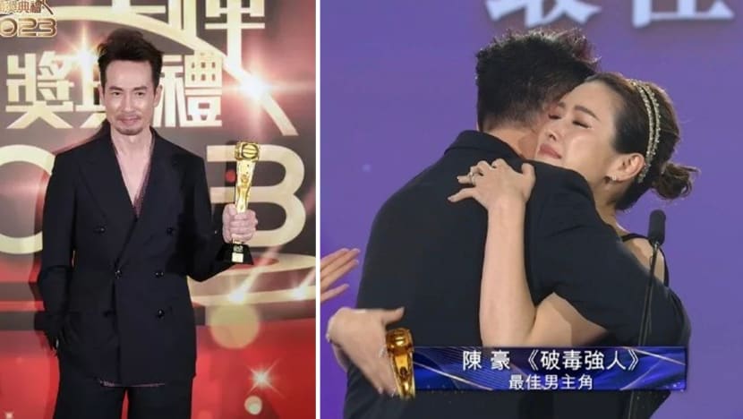 Moses Chan Receives Best Actor Award, His First After 16 Years, From Wife Aimee Chan Moses Chan Receives Best Actor Award, His First After 16 Years, From Wife Aimee Chan