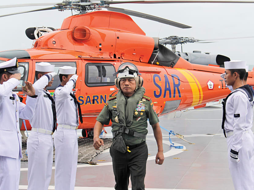 Indonesian Navy personnel saluting Armed Forces chief General Moeldoko as he arrived yesterday on KRI Banda Aceh, the command ship for the search operation for AirAsia flight QZ8501, on the Java Sea off Pangkalan Bun in Indonesia. PHOTO: AP
