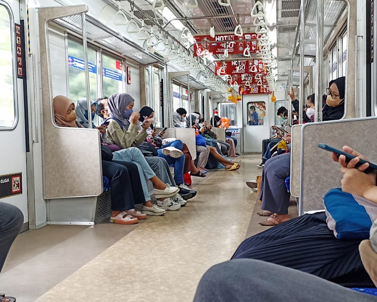 Indonesia’s middle class population shrinks by close to 9.5 million people as experts warn against further drop