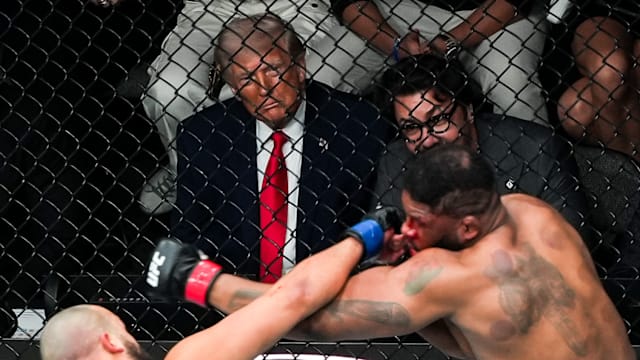 伊朗谈判破裂之际 特朗普正观看格斗赛