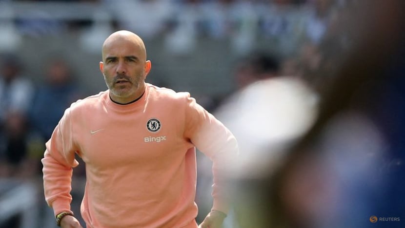 No striker for Chelsea against Man Utd with Champions League spot up for grabs