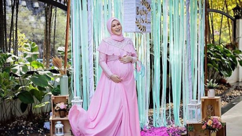 Zizie Ezette akan timang anak perempuan