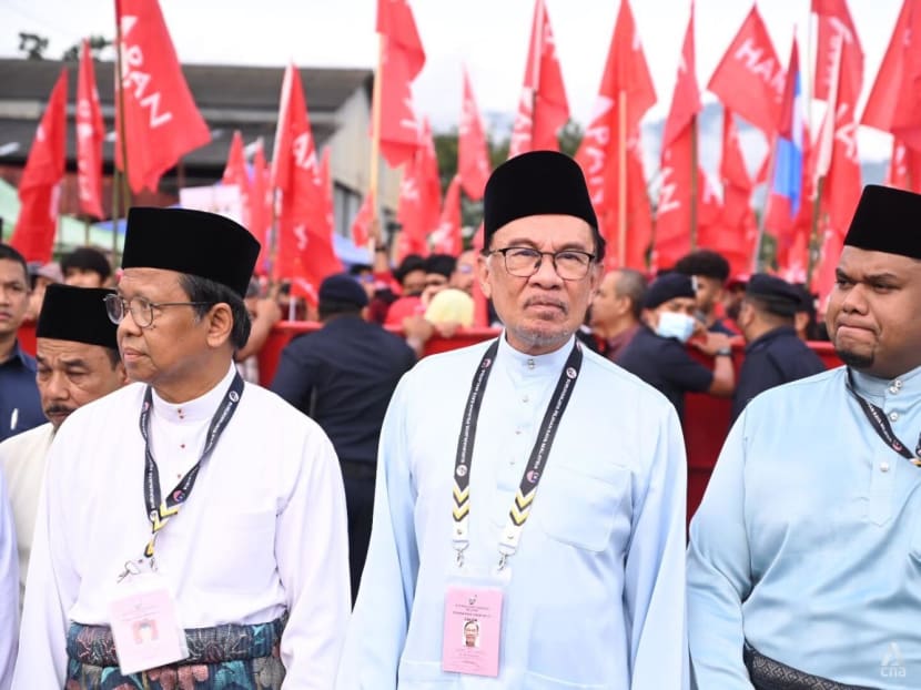 'I'm here to serve': Malaysia's Anwar Ibrahim seeks voters' support in Perak after GE15 nomination