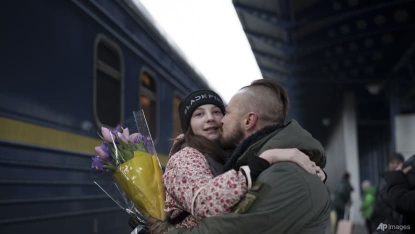 Despite war, some Ukrainian families reunite for New Year Despite war, some Ukrainian families reunite for New Year