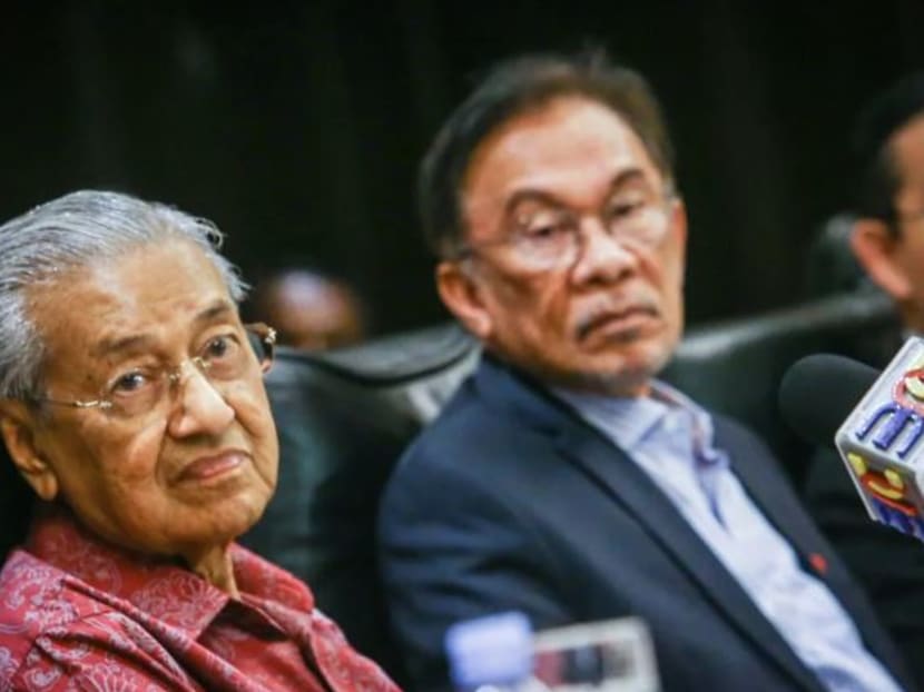 Mahathir says it again: It’s Anwar, not Azmin, as next PM