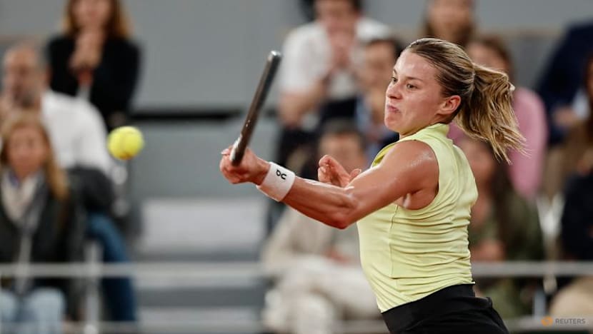 Chwalinska topples Shnaider to book French Open final with Andreeva