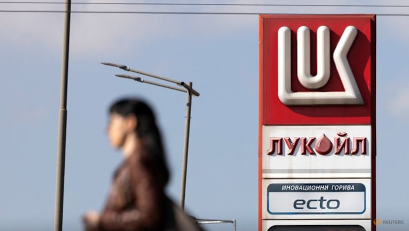 Bulgaria has one month of gasoline supplies as US sanctions loom, state reserve agency says