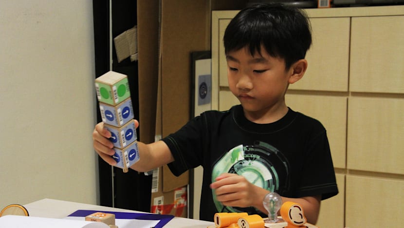 Introducing circuitry, robots to pre-schoolers