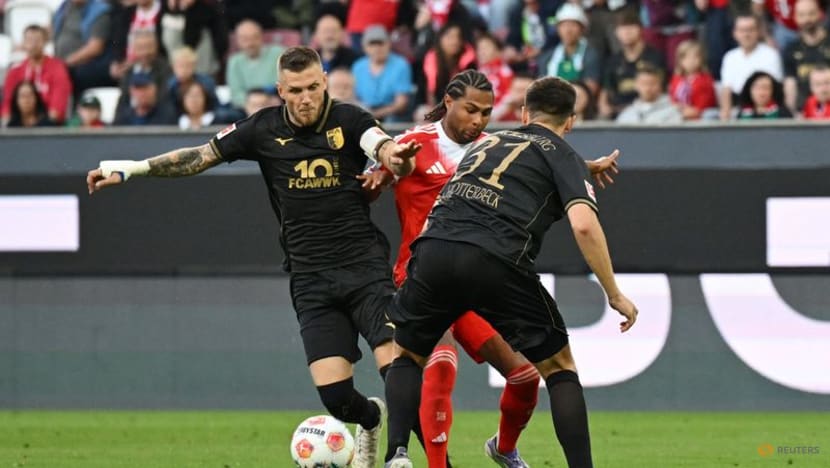 Bayern concede twice again but hold on for 3-2 win at Augsburg