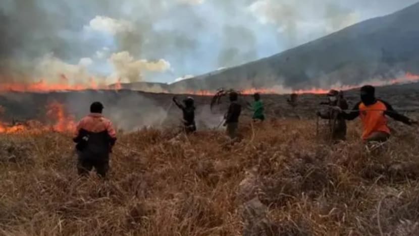 Idea ambil foto pra-perkahwinan gunakan mercun suar cetuskan kebakaran di Gunung Bromo