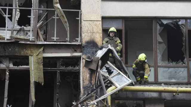 俄乌互攻无人机与导弹 导致两死15伤莫斯科机场受扰