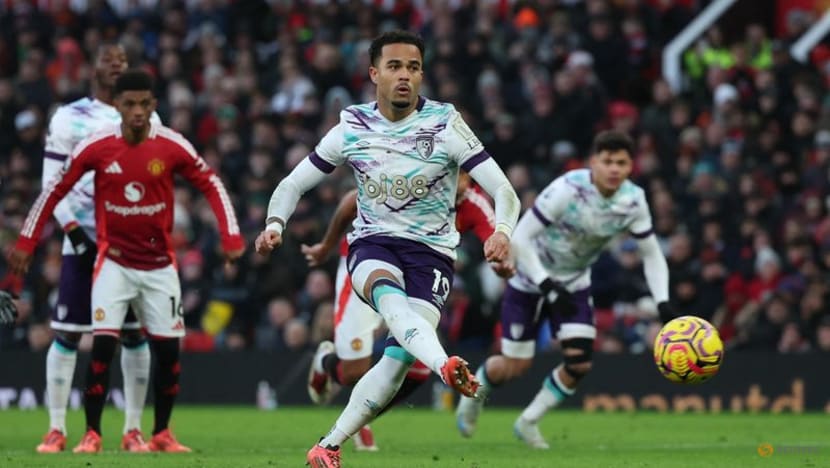 Liverpool hit Tottenham for six to cement top spot, Chelsea held