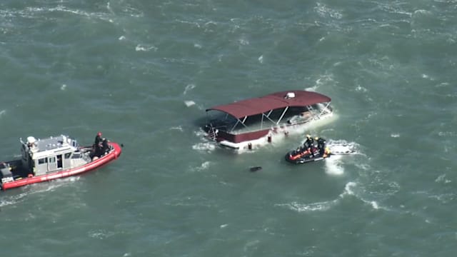 美国旧金山湾游船翻覆致一死三失踪 20人沉入水中搜救持续