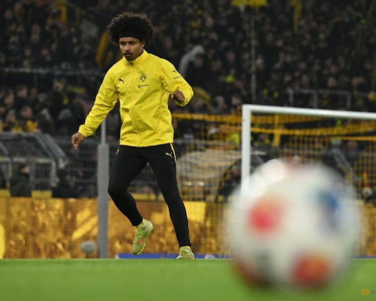 Barcelona sign pacy winger Adeyemi from Dortmund