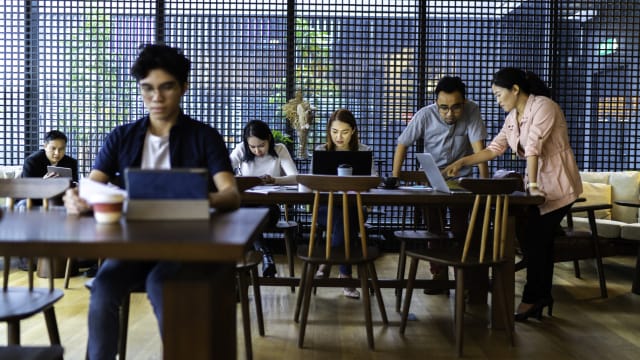 调查：本地有近一半员工认为自己的工资偏低