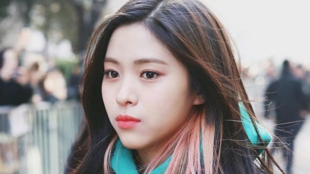 韩国女团ITZY成员Ryujin疑似抽电子烟掀热议！