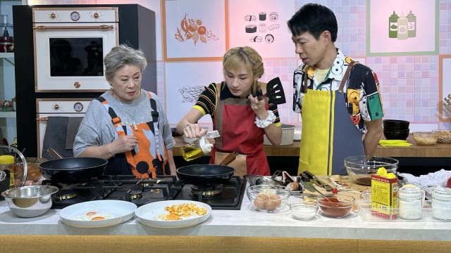 与蔡恩来联手主持烹饪节目　阳光可乐差点把厨房“烧了”