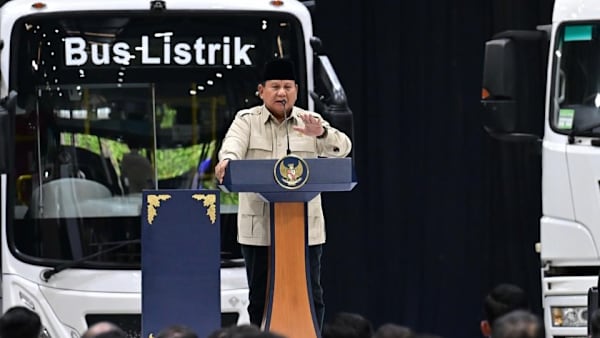 Prabowo targetkan Indonesia produksi massal sedan listrik nasional mulai 2028