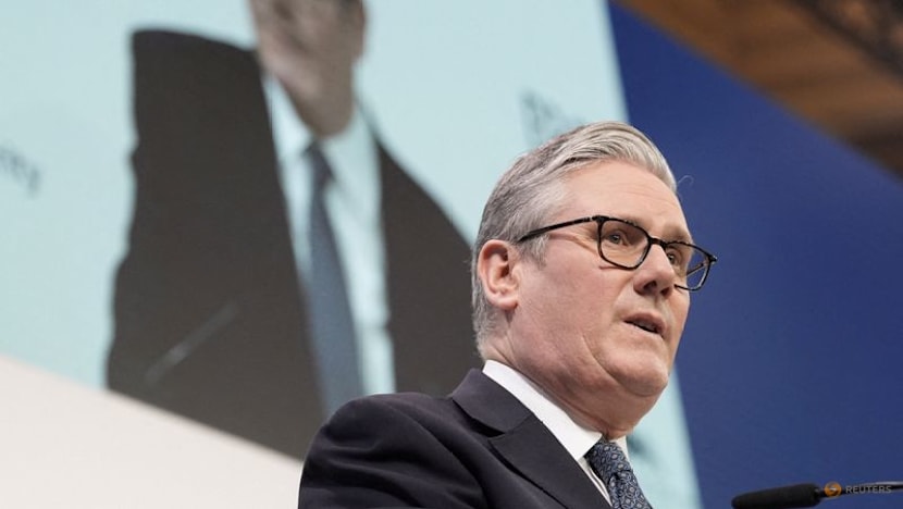 British teens resist Australian-style social media ban