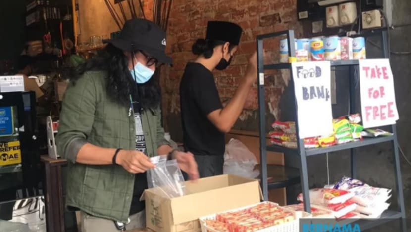 Kafe di Kuantan ini tawar barangan keperluan percuma bagi individu memerlukan