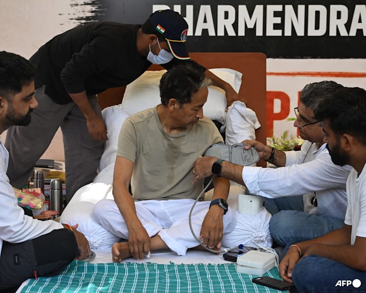 Indian activist ends fast but youth protesters still seek minister's ouster