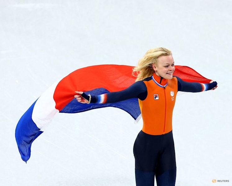 Short track-Velzeboer wins women 1,000 metres for dominant Dutch, Fontana fourth