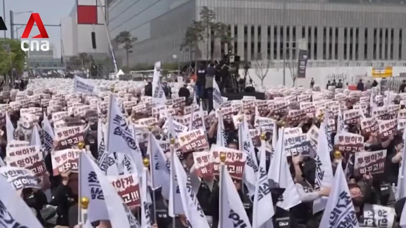 Samsung shareholders group threatens legal action over pay deal with workers 