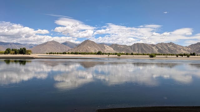 穿越人生最高峰：西藏高原公路之旅