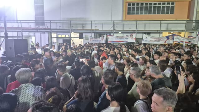 【GE2025】丰原小学群众大会突发状况 黄志明演讲时一名女子晕倒