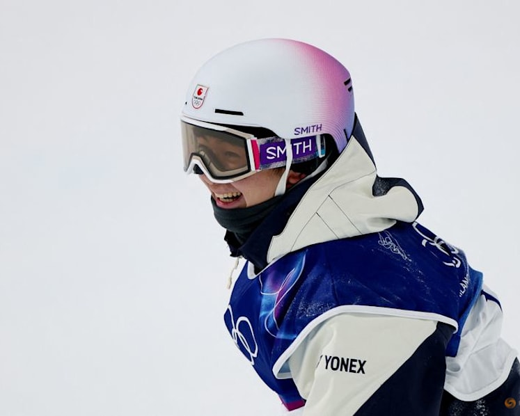 Snowboard-Japan's Totsuka takes halfpipe gold as James settles for a second silver