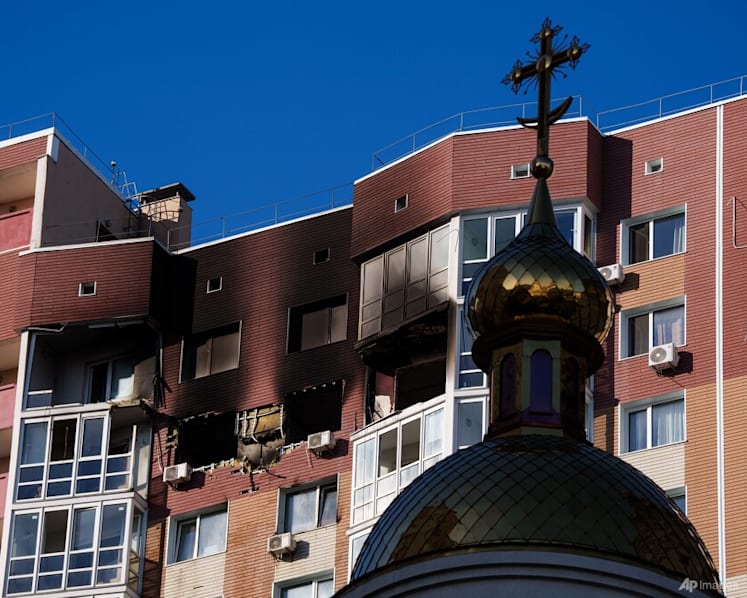 Russia 'tearing Kyiv apart', mayor says, as strikes paralyse traffic