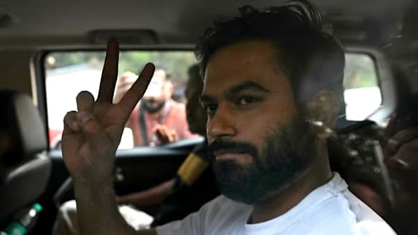 Pengasas gerakan 'lipas' India dibebaskan 1 hari selepas ditahan