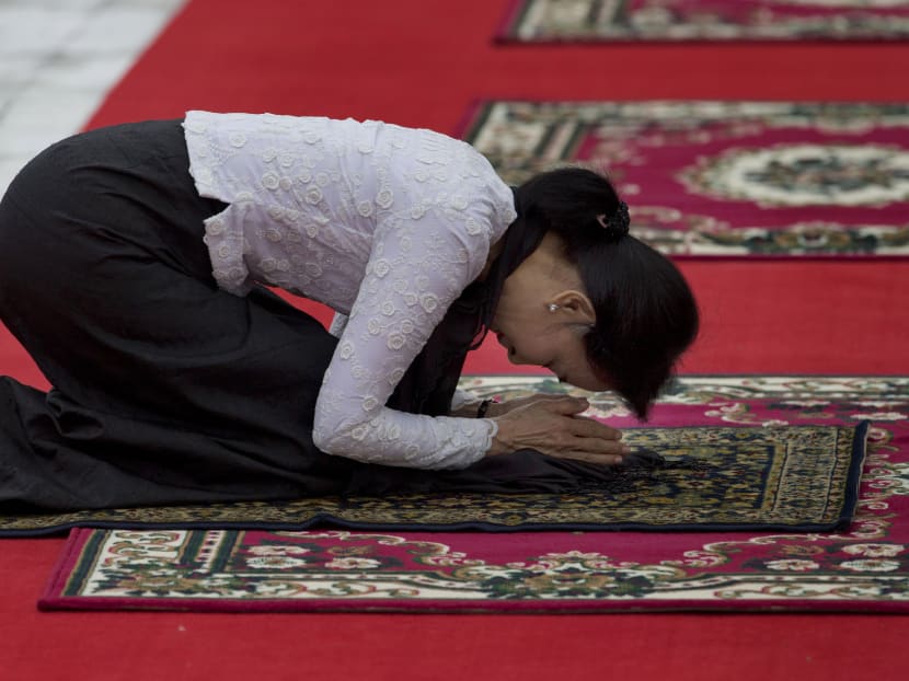 Gallery: Hundreds in Yangon pay respect to assassinated leader Aung San in 68th death anniversary