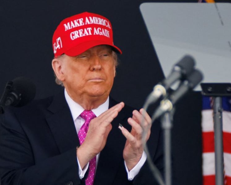 Trump batasi jalur ‘green card’ AS, bagaimana dampaknya bagi perusahaan dan pekerja IT India?