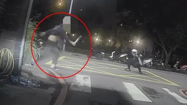 台吸毒男持刀追砍警员 警骑车撞倒制伏