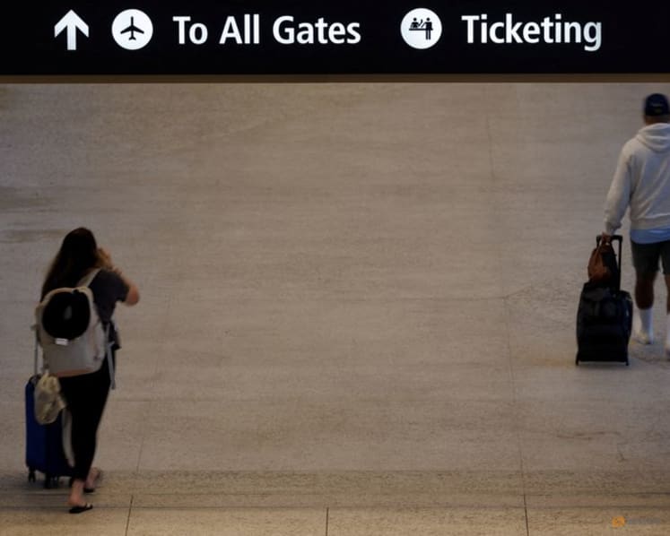 As US airlines deploy AI pricing tools, startups help travelers cash in on fare drops
