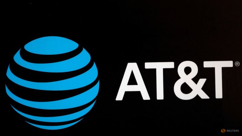 AT&T leans on bundled plans to beat estimates for subscriber additions