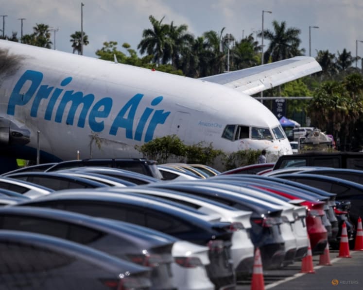 Amazon pauses operations with 21 Air after Miami cargo plane crash