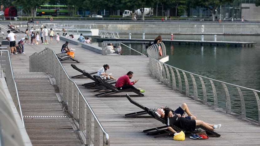 Perhimpunan Clarke Quay cetus kemarahan ramai; masyarakat makin bosan, kecewa terhadap sekatan Perhimpunan Clarke Quay cetus kemarahan ramai; masyarakat makin bosan, kecewa terhadap sekatan