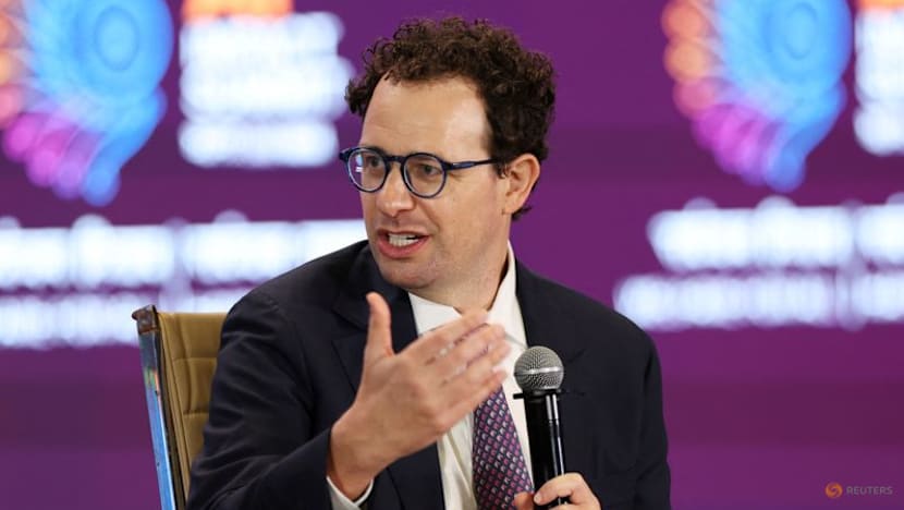 AI giant Anthropic reaches near-trillion dollar valuation, surpassing OpenAI