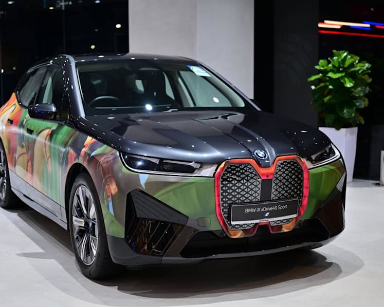 Botero in Singapore: BMW Eurokars unveils 3 bespoke art cars for the IMBA exhibition at Gardens by the Bay