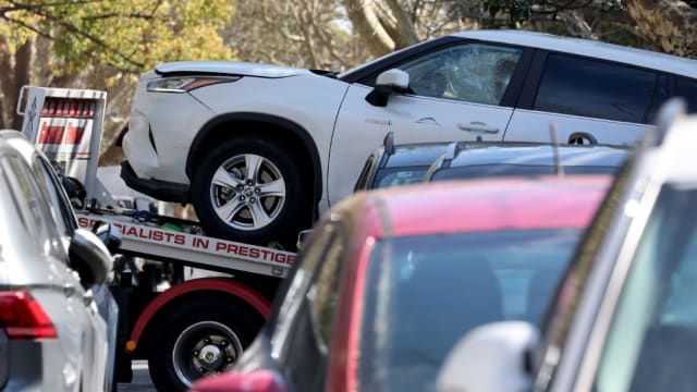 汽车撞入俄驻悉尼领馆 男子被捕一警受伤