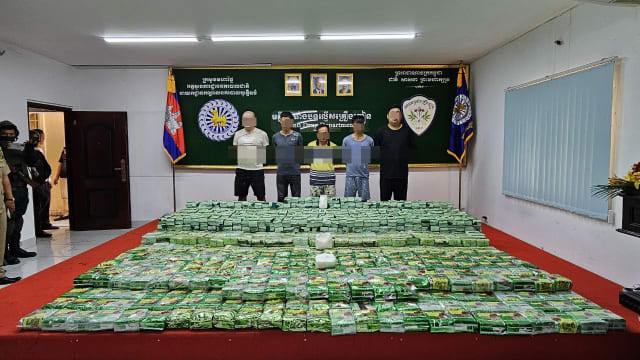 柬埔寨破获跨国毒品走私案 逮捕五名外籍男子