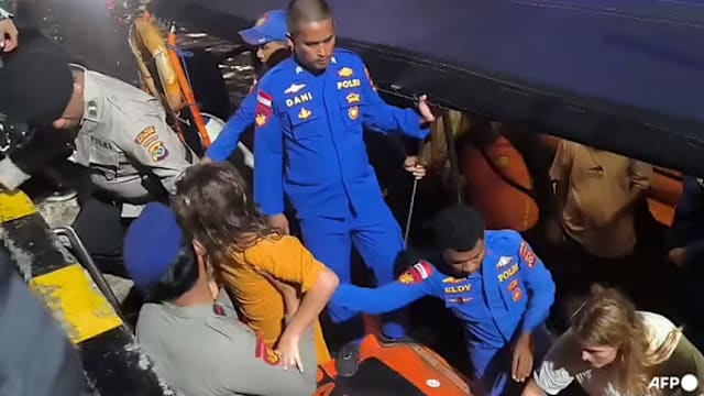 印尼海域观光船沉没 四名游客失踪