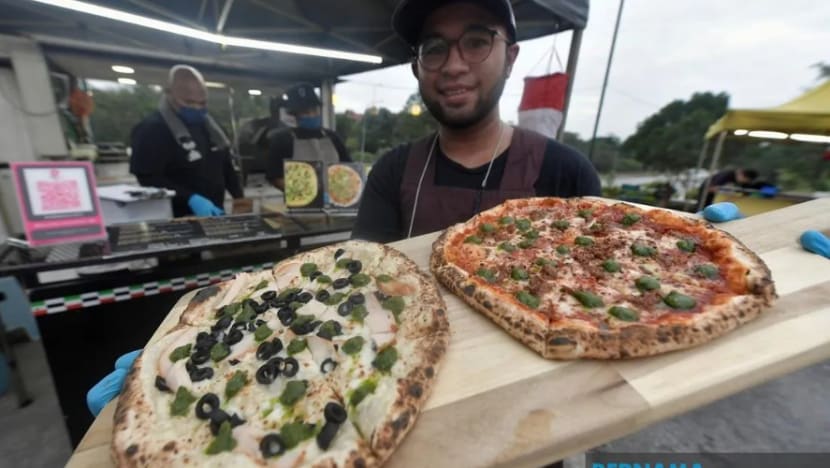 Piza dibakar dalam ketuhar bata punya rasa lebih unik