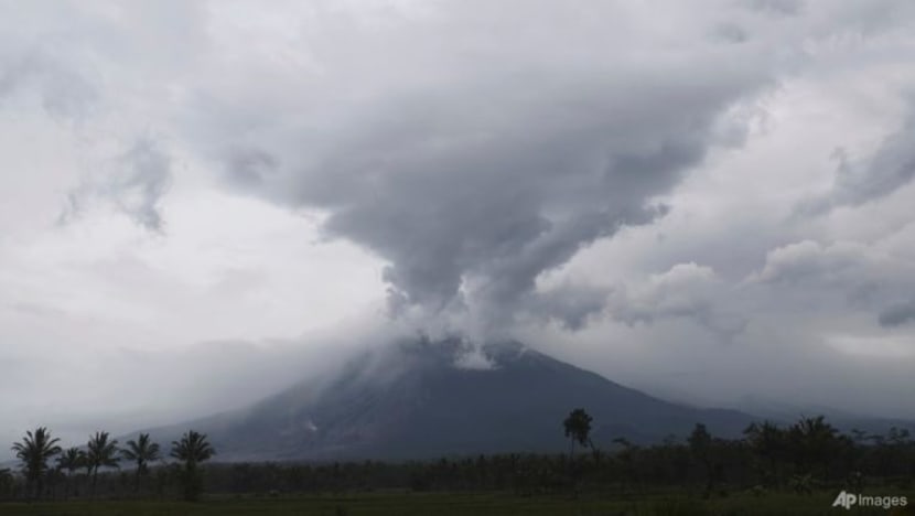Gunung berapi Semeru letus lagi, gerakan menyelamat digantung