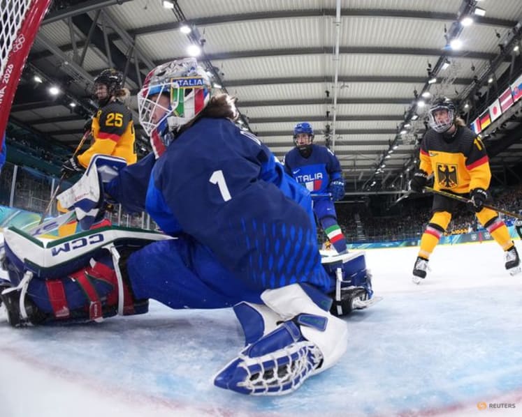 Ice hockey-Germany embrace underdog role after clinching second place in Group B
