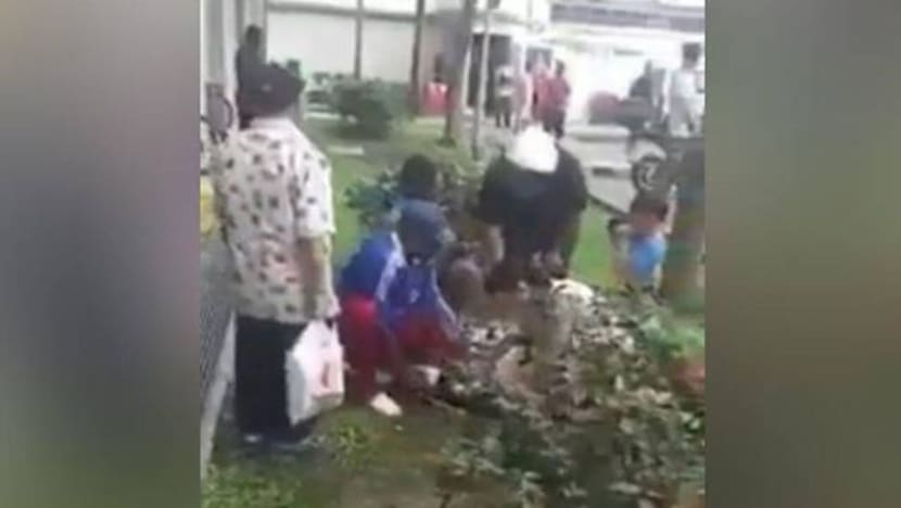 Kanak-kanak 2 tahun jatuh dari tingkat 11 blok HDB Sengkang